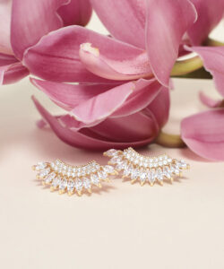 Brinco Orquídeas Ear Cuff Cravejado Navetes Zircônia Banhado à Ouro