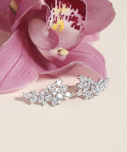Brinco Orquídeas Ear Cuff Cravejado em Gotas de Zircônia Ródio Branco