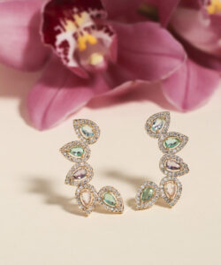 Brinco Orquídeas Ear Cuff Cravejado em Gota em Zircônia Banhado à Ouro